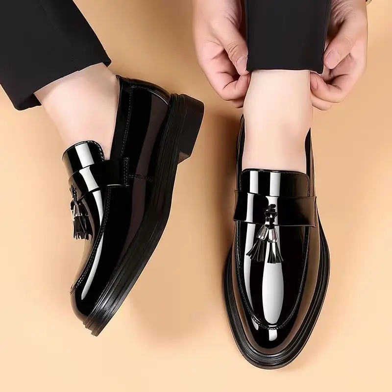 Young Men Formal Wear - รองเท้าเพื่อสังคมสีดำสำหรับผู้ชายรองเท้าหนังมีสิทธิบัตรแนวธุรกิจแบบลำลองใหม่รองเท้าชุดเดรสด้านบนสดใส39ชุดการชำระบัญชี